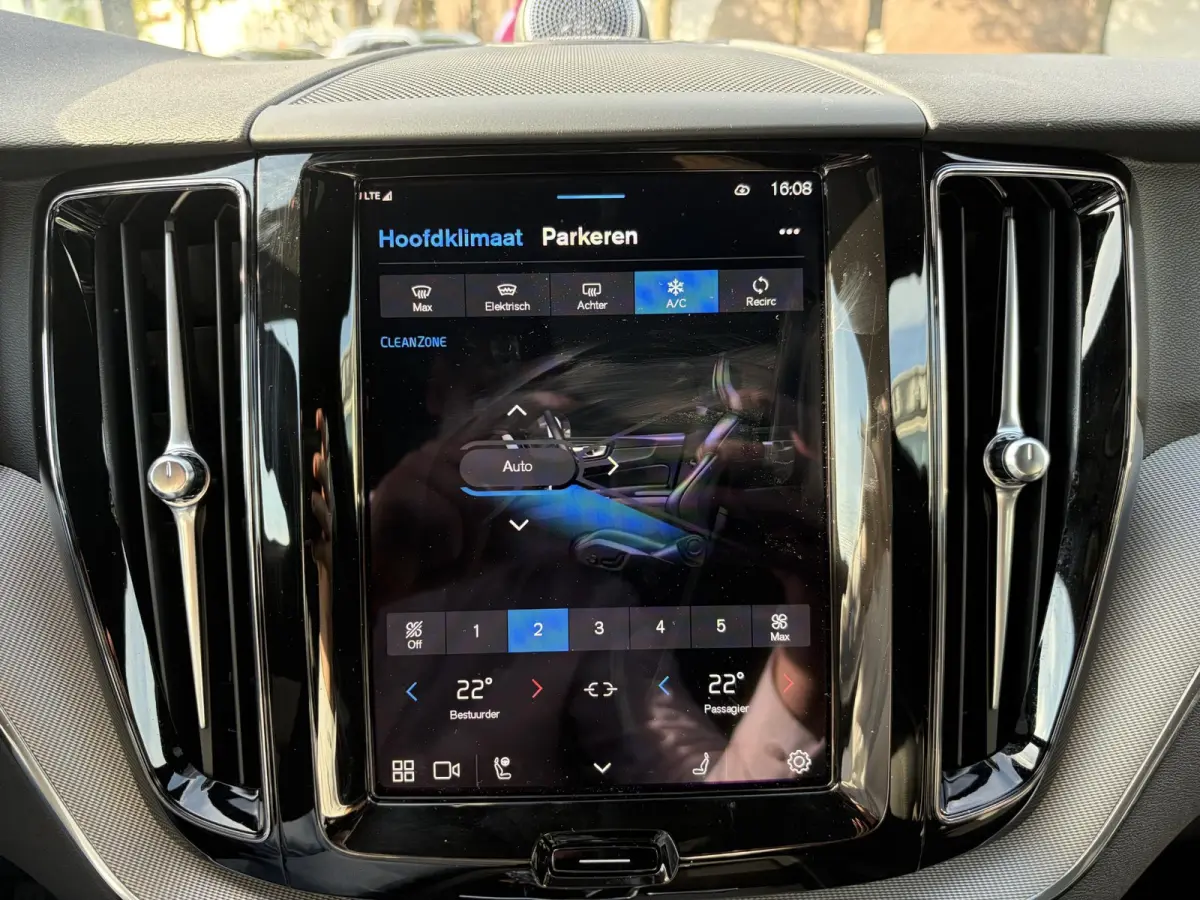 2.0 T8 Plug-in hybrid AWD Plus Black Edition FULL OPTIONS| ELEK. TREKHAAK| LUCHTVERING!| PANO| BOWERS EN WILKINS| MEMORY STOELEN| 360 CAMERA| STOEL + STUURVERWARMING| ACHTERBANK VERWARMD|
