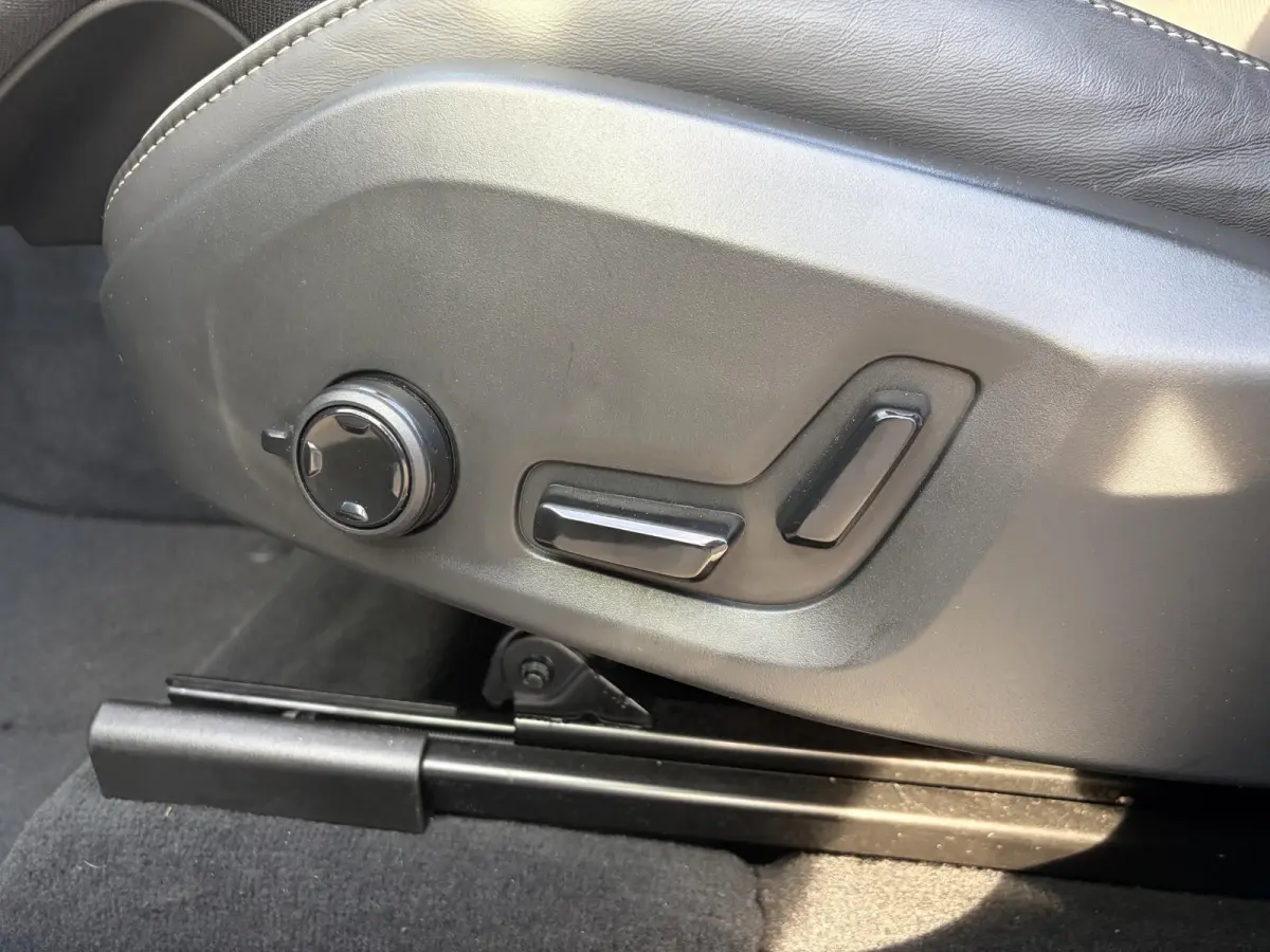 2.0 T8 Plug-in hybrid AWD Plus Black Edition FULL OPTIONS| ELEK. TREKHAAK| LUCHTVERING!| PANO| BOWERS EN WILKINS| MEMORY STOELEN| 360 CAMERA| STOEL + STUURVERWARMING| ACHTERBANK VERWARMD|