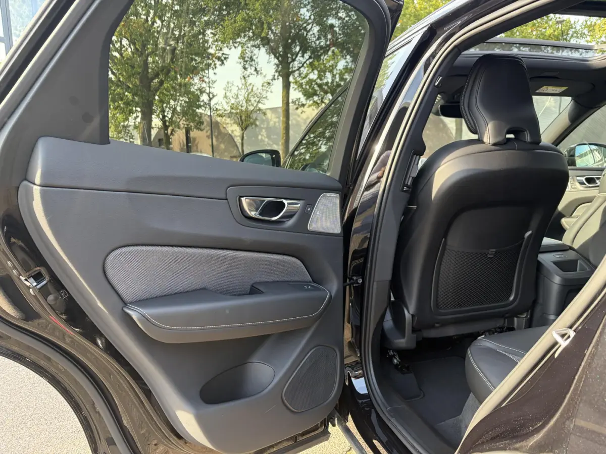 2.0 T8 Plug-in hybrid AWD Plus Black Edition FULL OPTIONS| ELEK. TREKHAAK| LUCHTVERING!| PANO| BOWERS EN WILKINS| MEMORY STOELEN| 360 CAMERA| STOEL + STUURVERWARMING| ACHTERBANK VERWARMD|