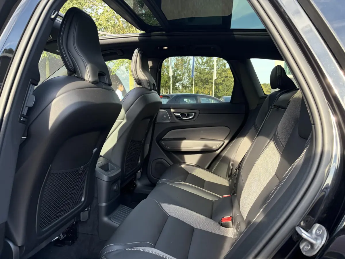 2.0 T8 Plug-in hybrid AWD Plus Black Edition FULL OPTIONS| ELEK. TREKHAAK| LUCHTVERING!| PANO| BOWERS EN WILKINS| MEMORY STOELEN| 360 CAMERA| STOEL + STUURVERWARMING| ACHTERBANK VERWARMD|