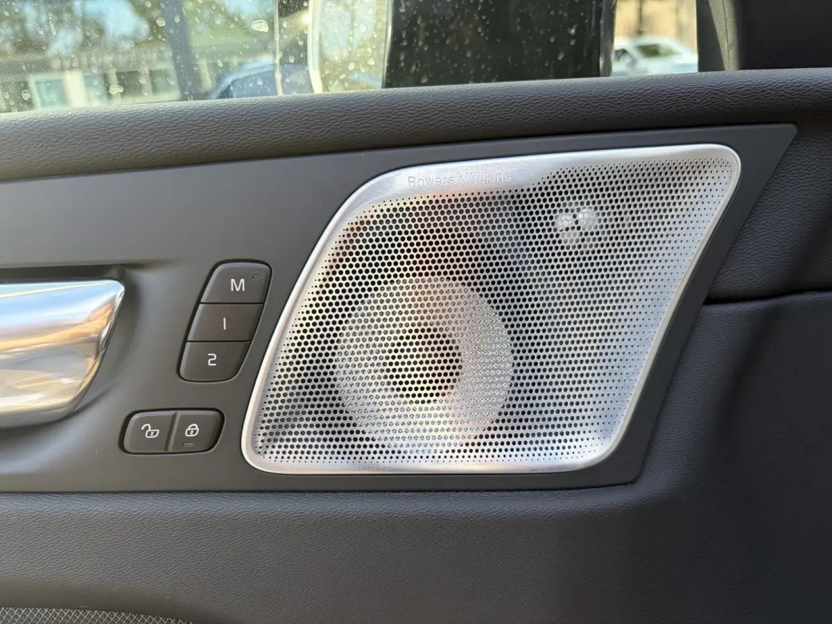 2.0 T8 Plug-in hybrid AWD Plus Black Edition FULL OPTIONS| ELEK. TREKHAAK| LUCHTVERING!| PANO| BOWERS EN WILKINS| MEMORY STOELEN| 360 CAMERA| STOEL + STUURVERWARMING| ACHTERBANK VERWARMD|