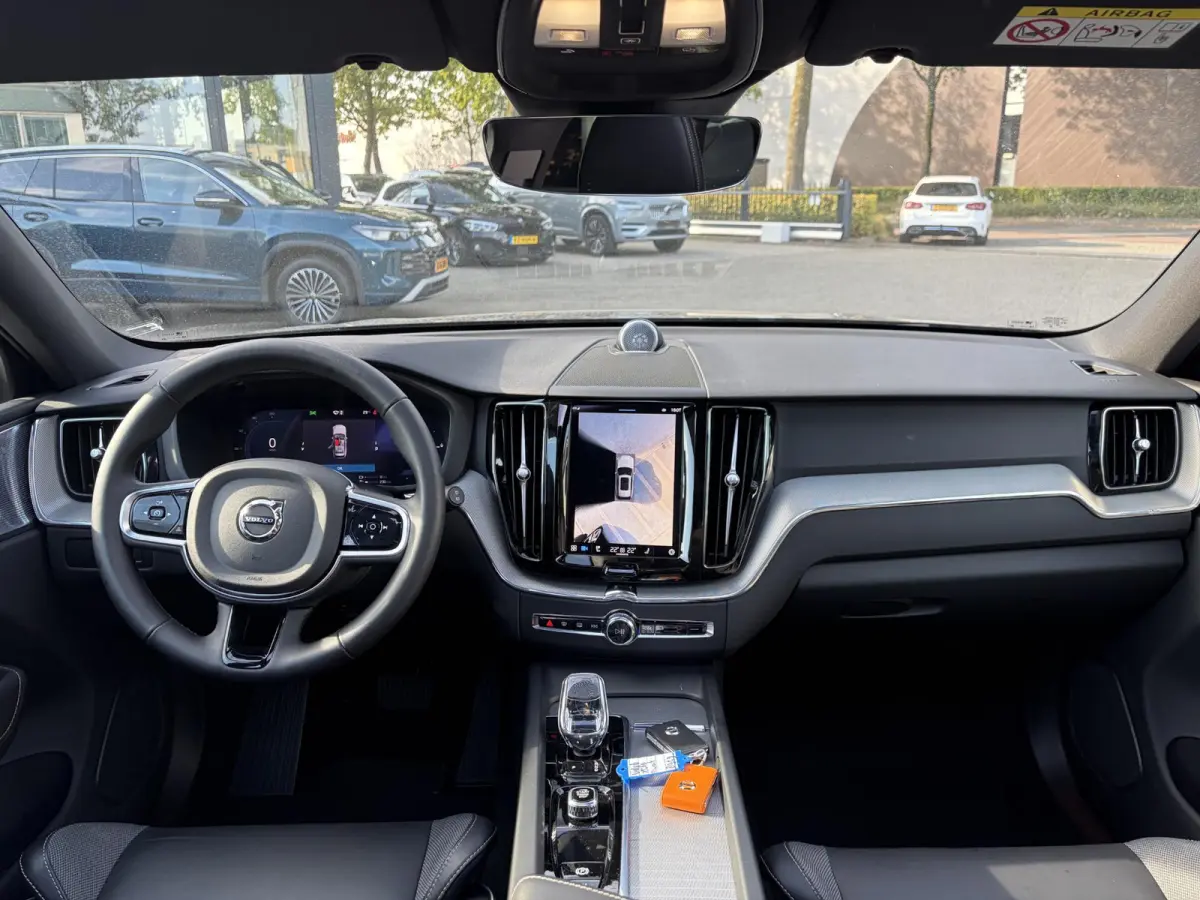 2.0 T8 Plug-in hybrid AWD Plus Black Edition FULL OPTIONS| ELEK. TREKHAAK| LUCHTVERING!| PANO| BOWERS EN WILKINS| MEMORY STOELEN| 360 CAMERA| STOEL + STUURVERWARMING| ACHTERBANK VERWARMD|