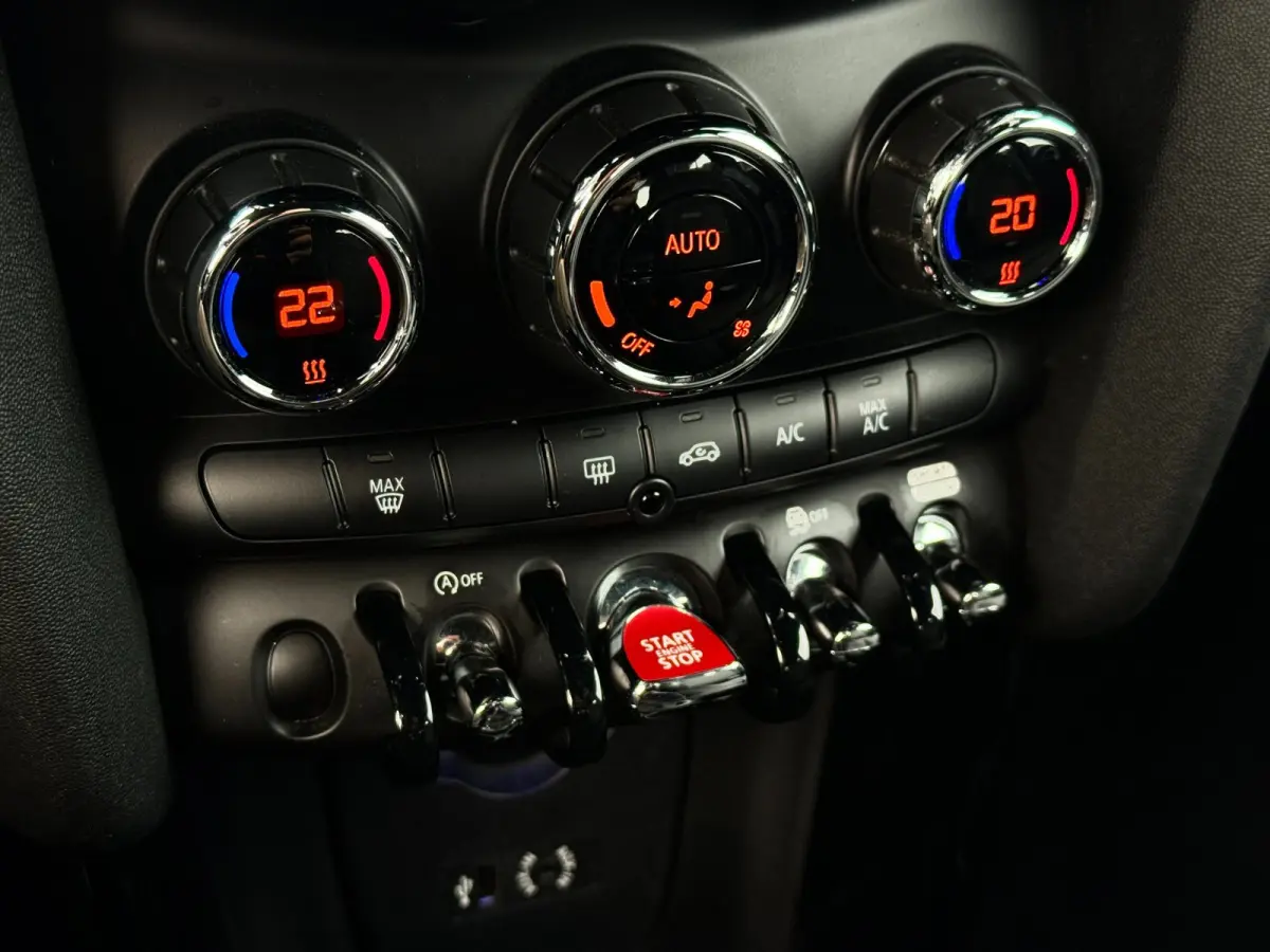1.5 Cooper | John Cooper Works | Kings Cross | Sfeerverlichting | Dealer onderhouden | Navi | Bluetooth | Clima