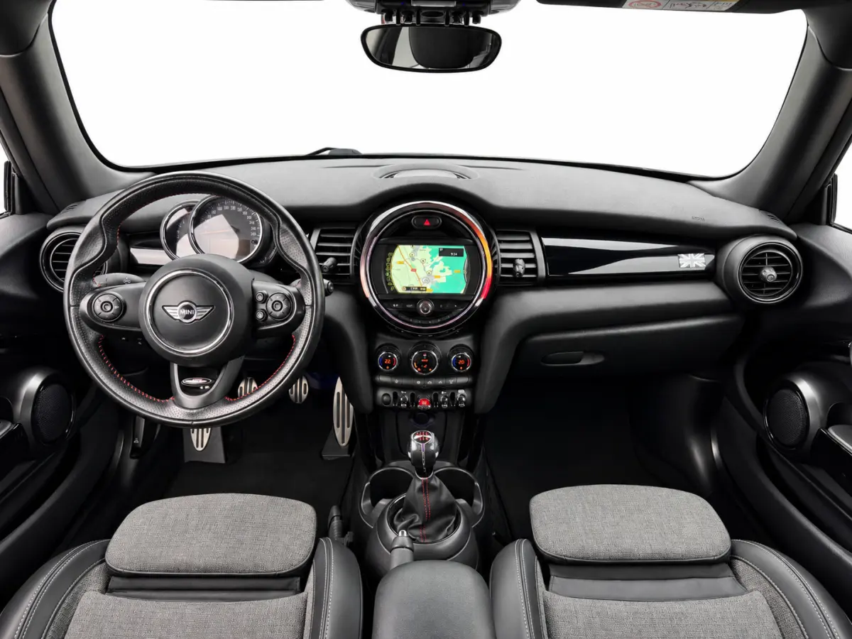 1.5 Cooper | John Cooper Works | Kings Cross | Sfeerverlichting | Dealer onderhouden | Navi | Bluetooth | Clima