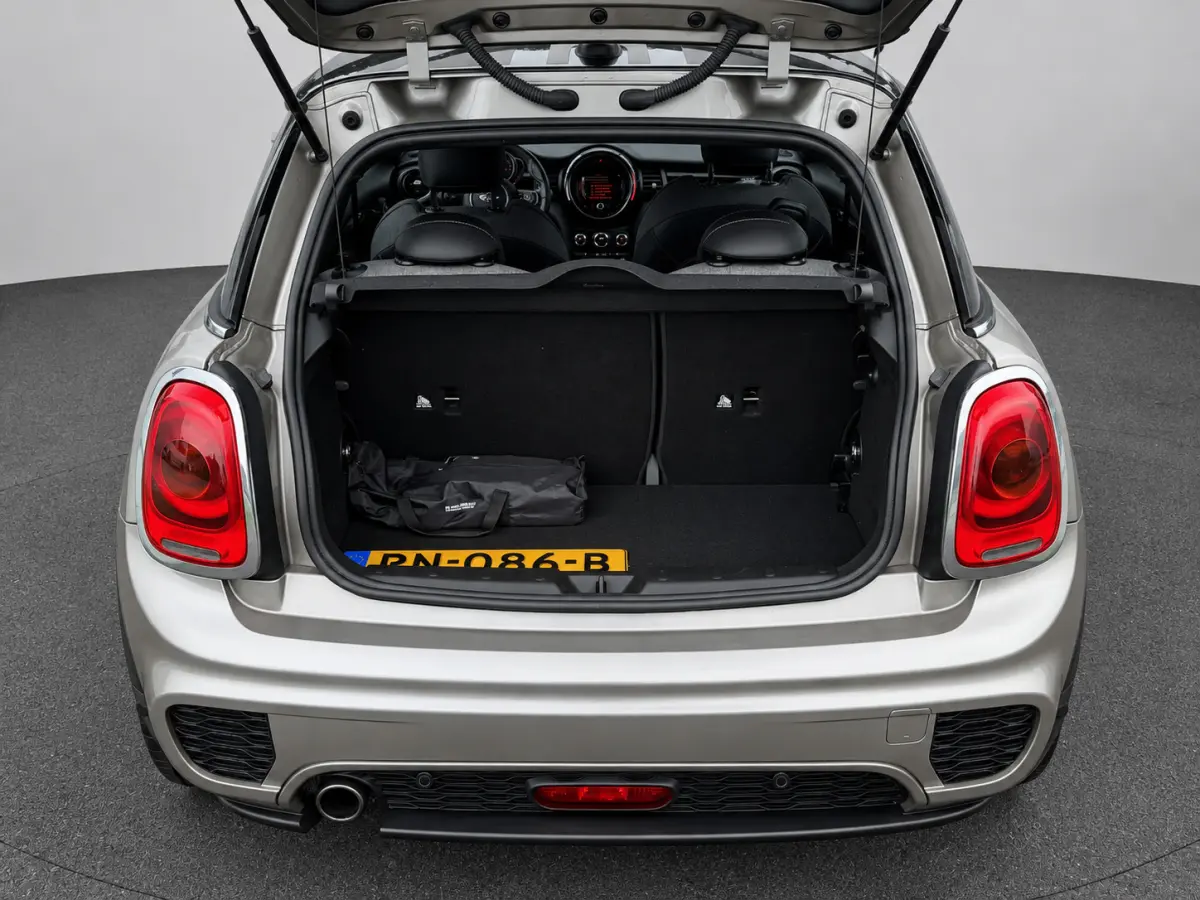 1.5 Cooper | John Cooper Works | Kings Cross | Sfeerverlichting | Dealer onderhouden | Navi | Bluetooth | Clima