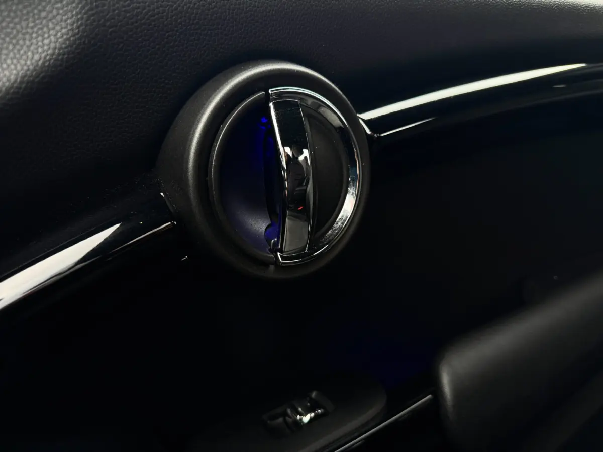 1.5 Cooper | John Cooper Works | Kings Cross | Sfeerverlichting | Dealer onderhouden | Navi | Bluetooth | Clima