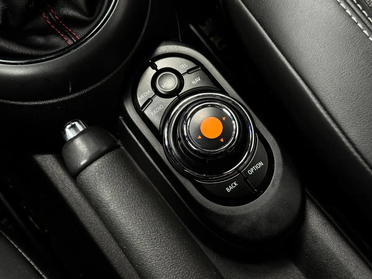1.5 Cooper | John Cooper Works | Kings Cross | Sfeerverlichting | Dealer onderhouden | Navi | Bluetooth | Clima