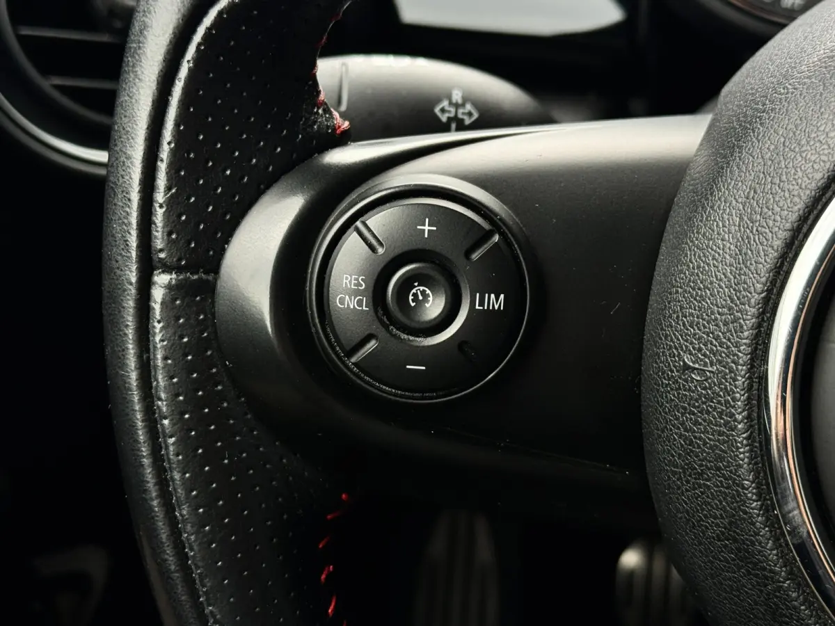 1.5 Cooper | John Cooper Works | Kings Cross | Sfeerverlichting | Dealer onderhouden | Navi | Bluetooth | Clima