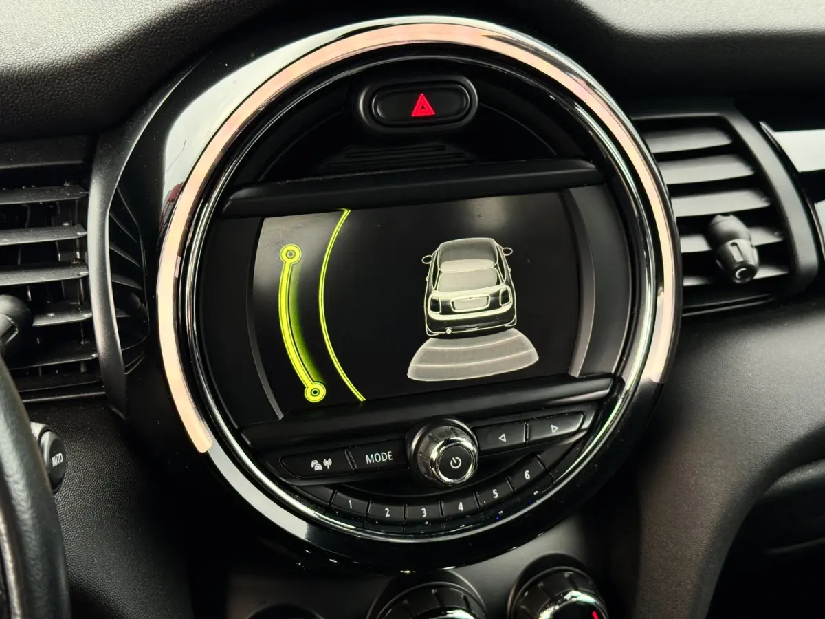 1.5 Cooper | John Cooper Works | Kings Cross | Sfeerverlichting | Dealer onderhouden | Navi | Bluetooth | Clima