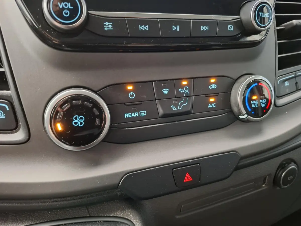 300 2.0 TDCI L2H1 Trend DC DUBBEL CABINE / AIRCO / CRUISE CONTROLE / TREKHAAK