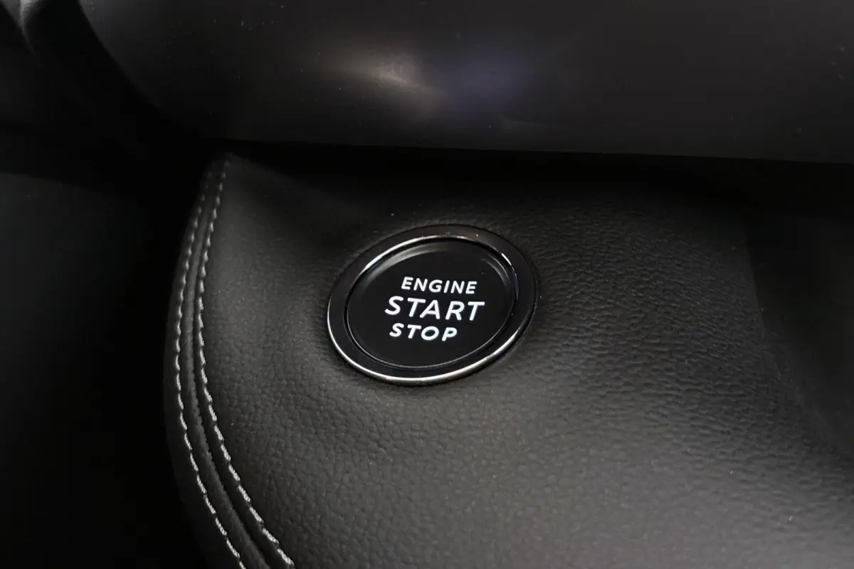 Summit 54 kWh Panoramadak Stoelverwarming Keyless Cmaera