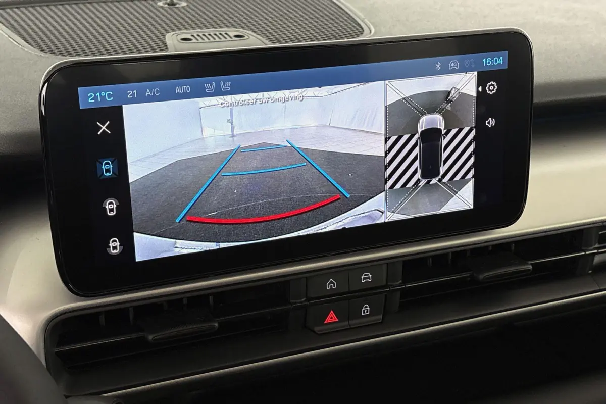 Summit 54 kWh Panoramadak Stoelverwarming Keyless Cmaera