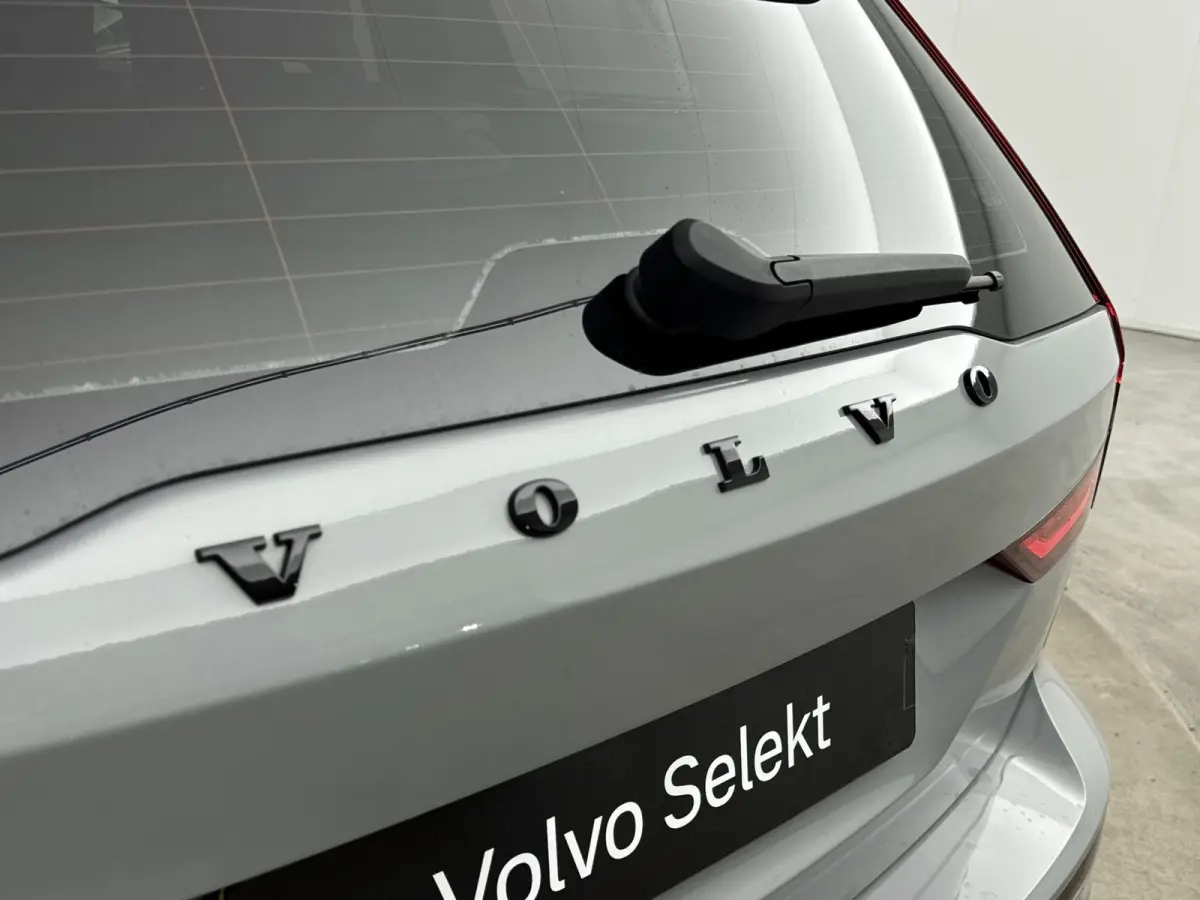 B4 Ultimate Dark | 1e Eigenaar | HUD | PDC V+A en Camera | Stoelventilatie - verwarming | Panoramadak | Keyless | Apple Carplay - Android Auto | Harman - Kardon |