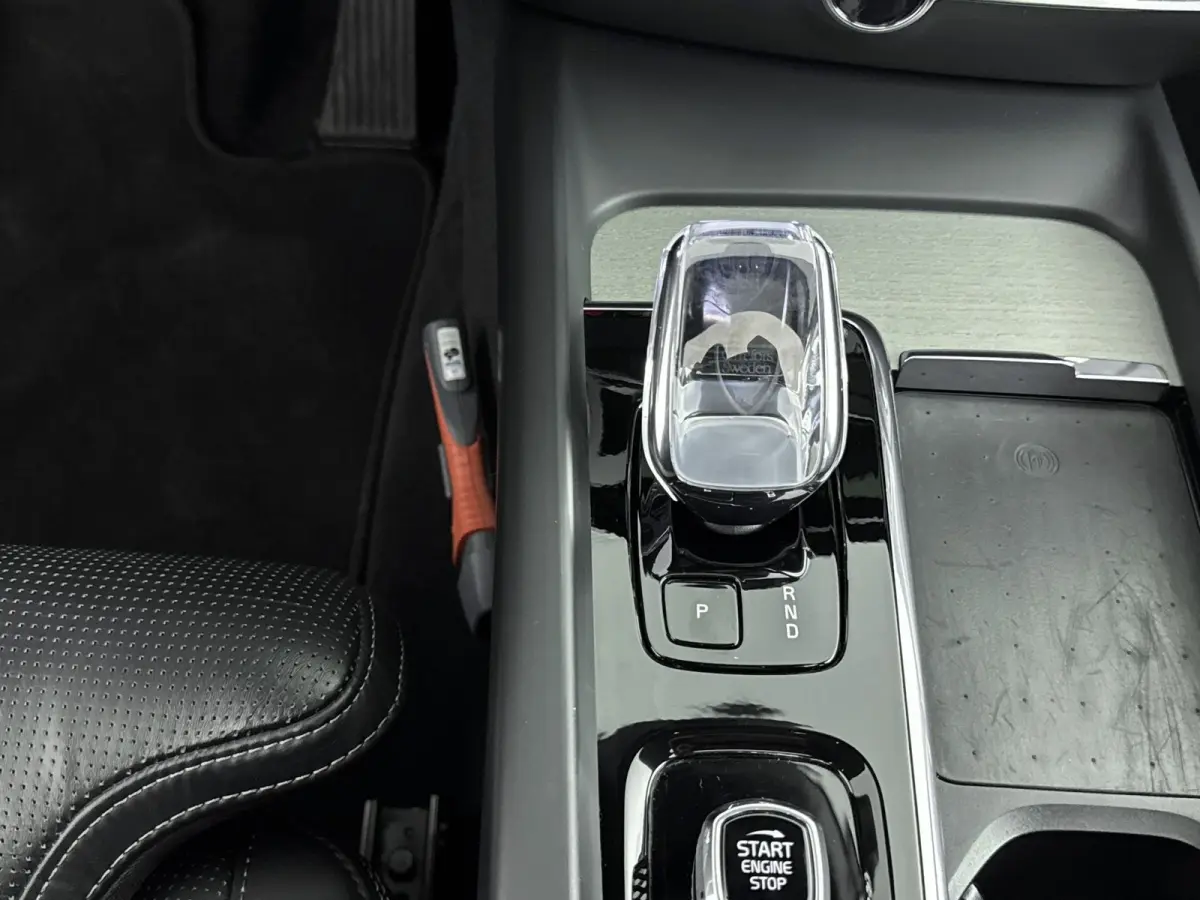 B4 Ultimate Dark | 1e Eigenaar | HUD | PDC V+A en Camera | Stoelventilatie - verwarming | Panoramadak | Keyless | Apple Carplay - Android Auto | Harman - Kardon |