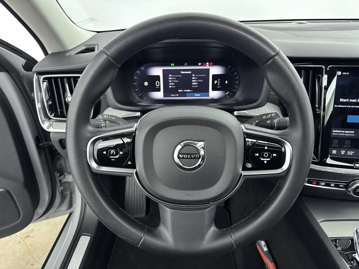 B4 Ultimate Dark | 1e Eigenaar | HUD | PDC V+A en Camera | Stoelventilatie - verwarming | Panoramadak | Keyless | Apple Carplay - Android Auto | Harman - Kardon |