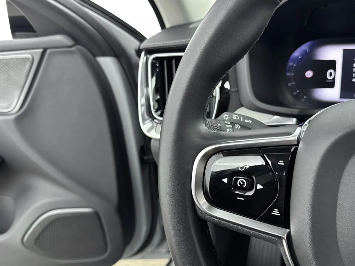 B4 Ultimate Dark | 1e Eigenaar | HUD | PDC V+A en Camera | Stoelventilatie - verwarming | Panoramadak | Keyless | Apple Carplay - Android Auto | Harman - Kardon |