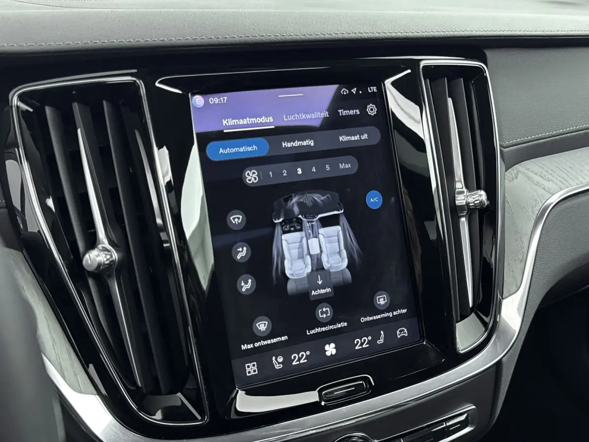 B4 Ultimate Dark | 1e Eigenaar | HUD | PDC V+A en Camera | Stoelventilatie - verwarming | Panoramadak | Keyless | Apple Carplay - Android Auto | Harman - Kardon |