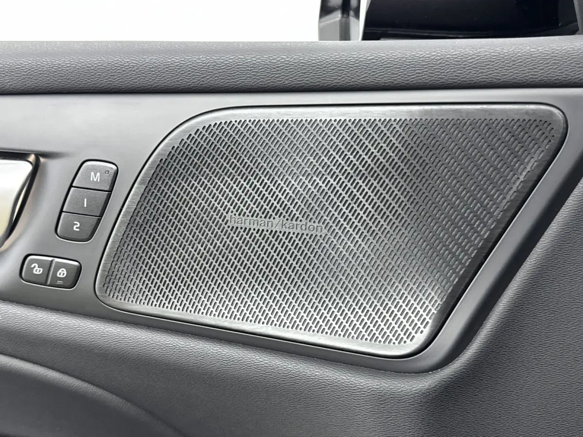 B4 Ultimate Dark | 1e Eigenaar | HUD | PDC V+A en Camera | Stoelventilatie - verwarming | Panoramadak | Keyless | Apple Carplay - Android Auto | Harman - Kardon |