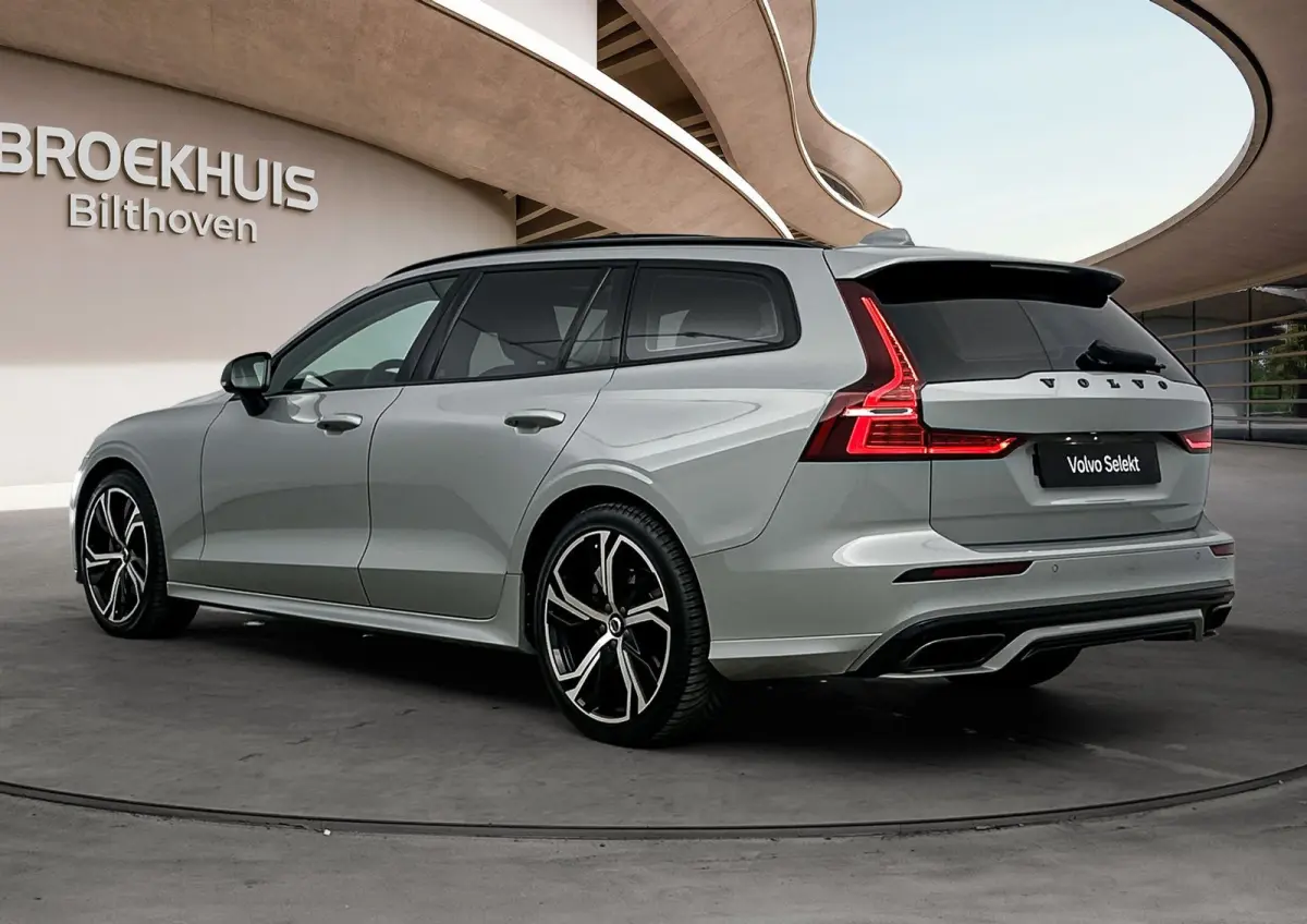 B4 Ultimate Dark | 1e Eigenaar | HUD | PDC V+A en Camera | Stoelventilatie - verwarming | Panoramadak | Keyless | Apple Carplay - Android Auto | Harman - Kardon |