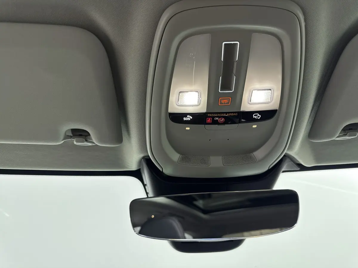 B4 Ultimate Dark | 1e Eigenaar | HUD | PDC V+A en Camera | Stoelventilatie - verwarming | Panoramadak | Keyless | Apple Carplay - Android Auto | Harman - Kardon |