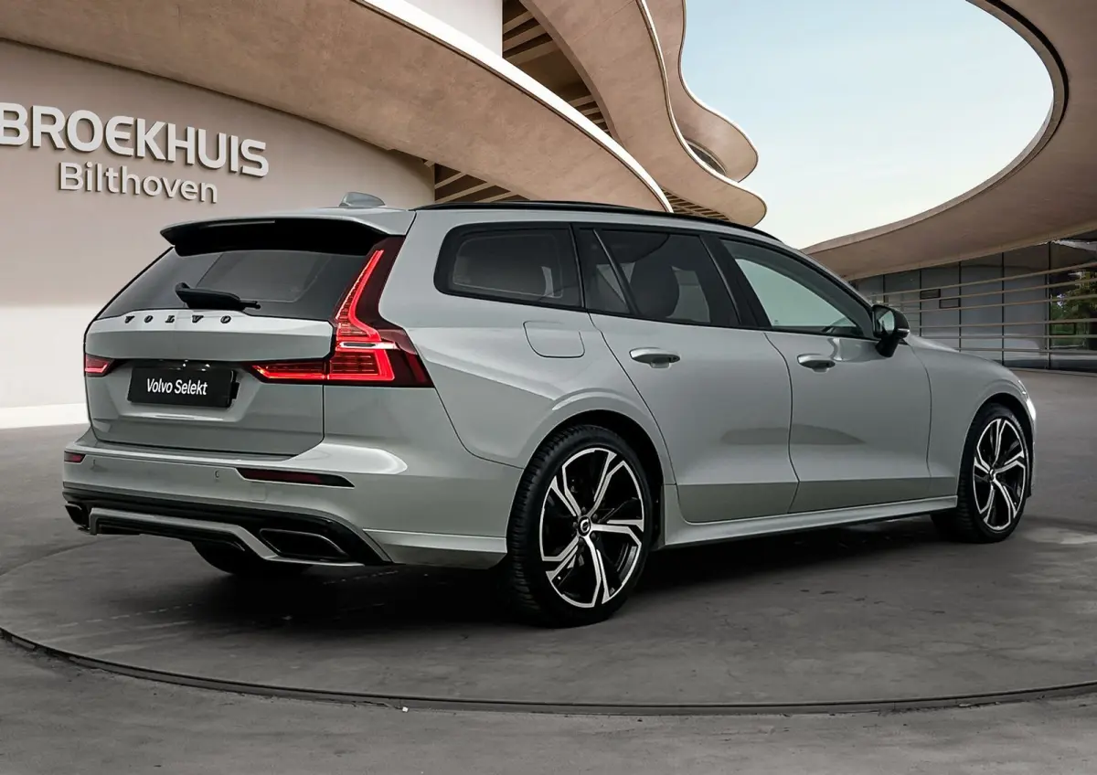 B4 Ultimate Dark | 1e Eigenaar | HUD | PDC V+A en Camera | Stoelventilatie - verwarming | Panoramadak | Keyless | Apple Carplay - Android Auto | Harman - Kardon |
