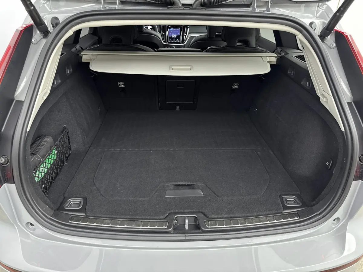 B4 Ultimate Dark | 1e Eigenaar | HUD | PDC V+A en Camera | Stoelventilatie - verwarming | Panoramadak | Keyless | Apple Carplay - Android Auto | Harman - Kardon |