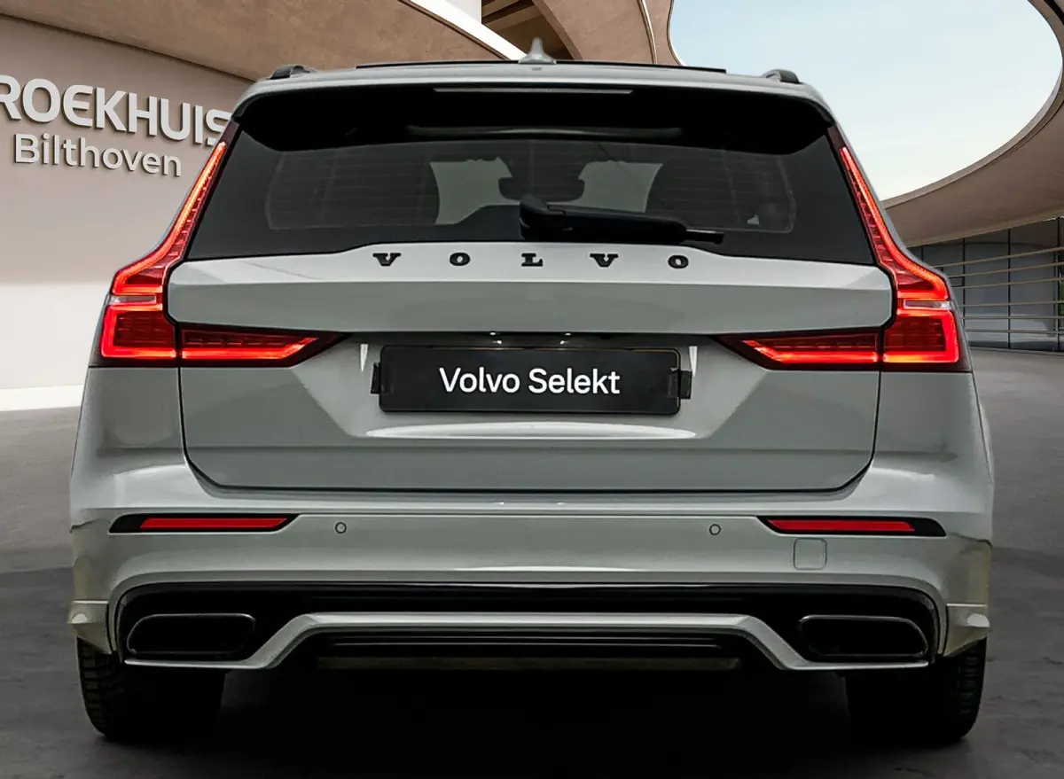 B4 Ultimate Dark | 1e Eigenaar | HUD | PDC V+A en Camera | Stoelventilatie - verwarming | Panoramadak | Keyless | Apple Carplay - Android Auto | Harman - Kardon |