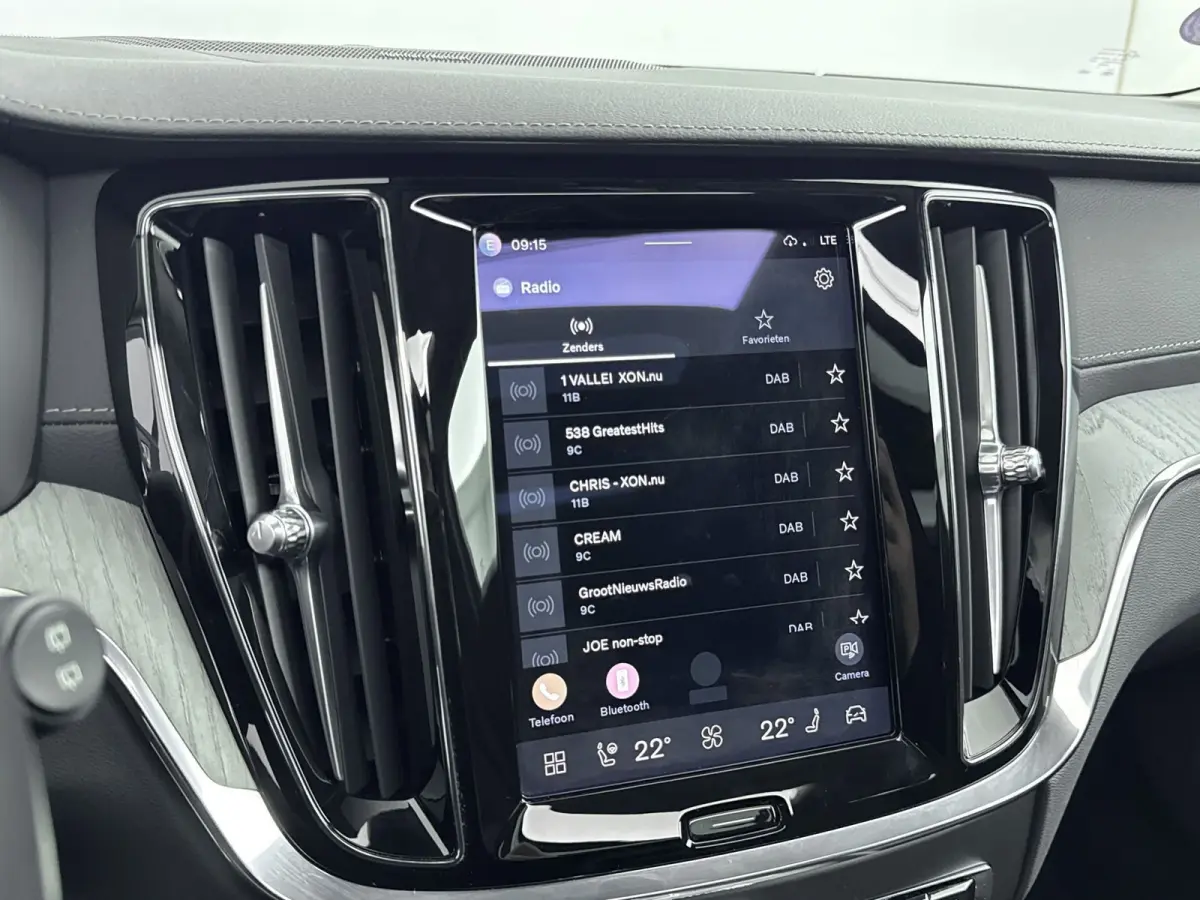 B4 Ultimate Dark | 1e Eigenaar | HUD | PDC V+A en Camera | Stoelventilatie - verwarming | Panoramadak | Keyless | Apple Carplay - Android Auto | Harman - Kardon |