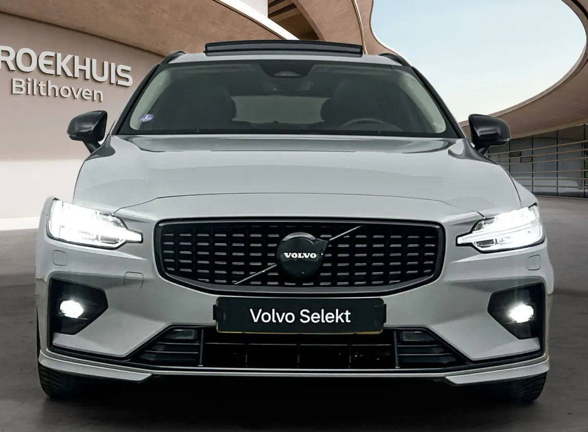 B4 Ultimate Dark | 1e Eigenaar | HUD | PDC V+A en Camera | Stoelventilatie - verwarming | Panoramadak | Keyless | Apple Carplay - Android Auto | Harman - Kardon |