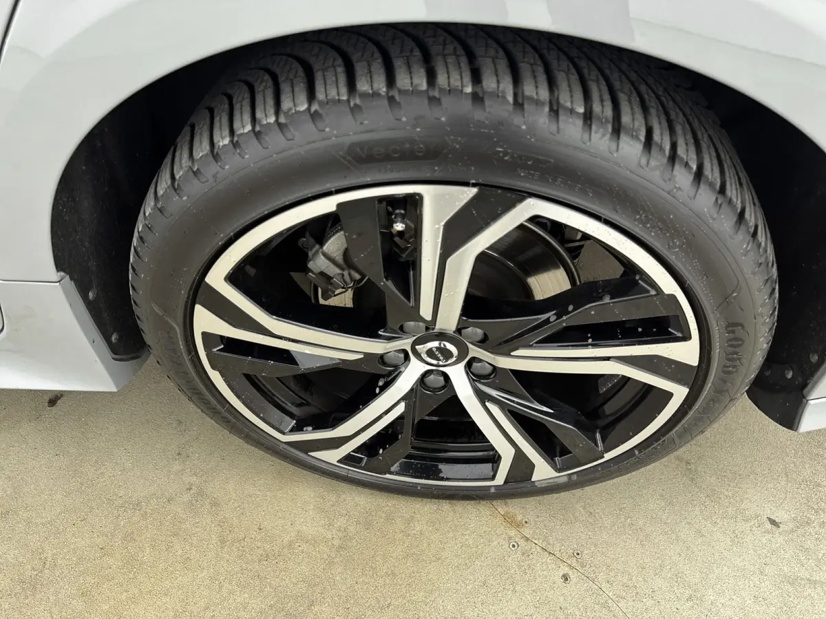 B4 Ultimate Dark | 1e Eigenaar | HUD | PDC V+A en Camera | Stoelventilatie - verwarming | Panoramadak | Keyless | Apple Carplay - Android Auto | Harman - Kardon |