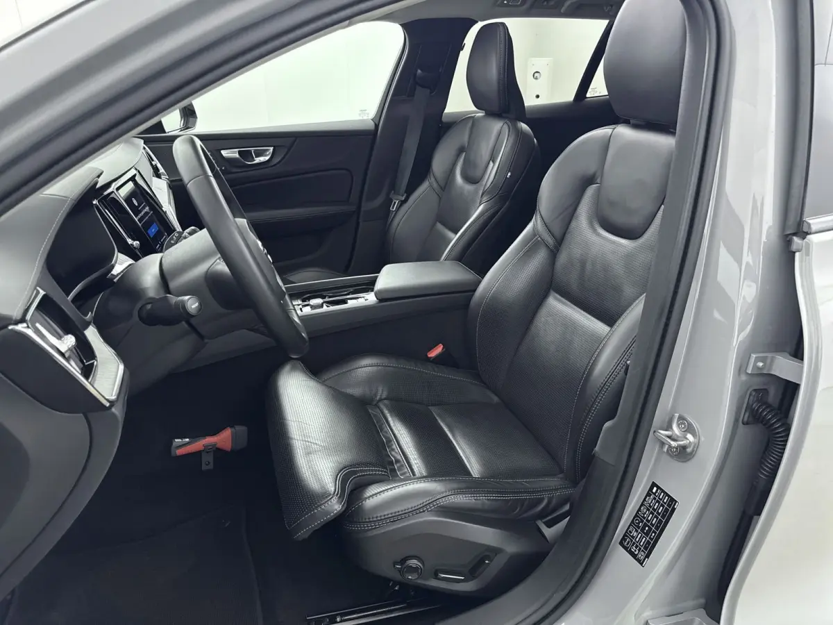 B4 Ultimate Dark | 1e Eigenaar | HUD | PDC V+A en Camera | Stoelventilatie - verwarming | Panoramadak | Keyless | Apple Carplay - Android Auto | Harman - Kardon |