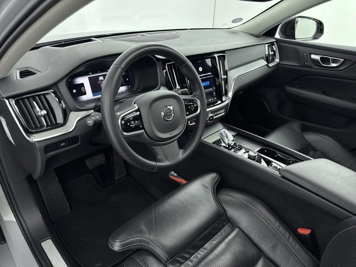 B4 Ultimate Dark | 1e Eigenaar | HUD | PDC V+A en Camera | Stoelventilatie - verwarming | Panoramadak | Keyless | Apple Carplay - Android Auto | Harman - Kardon |
