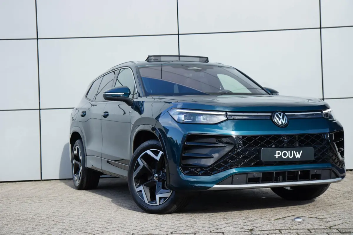 1.5 eHybrid 272pk R-Line | Panoramadak | trekhaak elektrisch Uitklapbaar