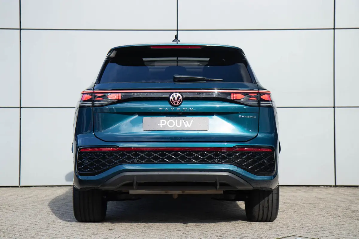 1.5 eHybrid 272pk R-Line | Panoramadak | trekhaak elektrisch Uitklapbaar