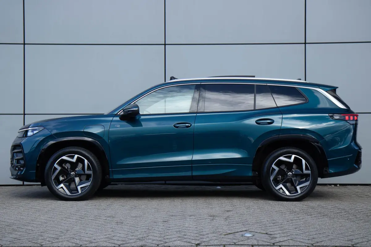 1.5 eHybrid 272pk R-Line | Panoramadak | trekhaak elektrisch Uitklapbaar