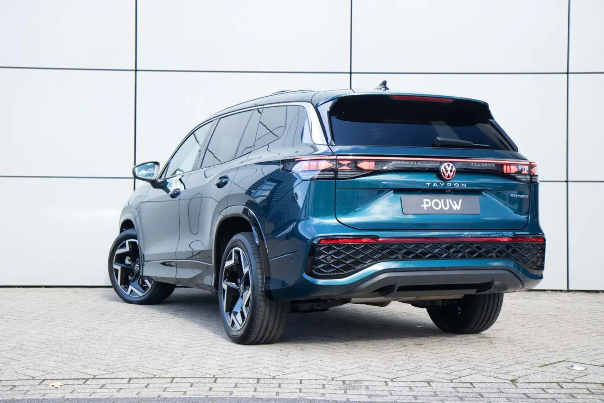 1.5 eHybrid 272pk R-Line | Panoramadak | trekhaak elektrisch Uitklapbaar