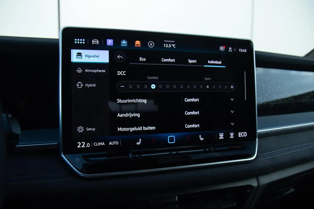1.5 eHybrid 272pk R-Line | Panoramadak | trekhaak elektrisch Uitklapbaar