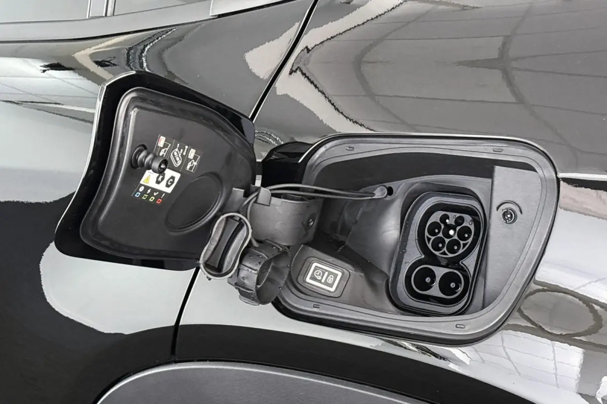 85th Anniversary 54 kWh Panoramadak Stoelverwarming Keyless Camera