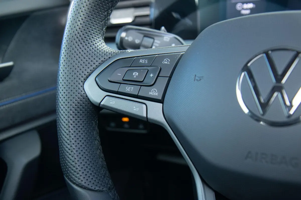 1.5 eHybrid 272pk R-Line Edition | SoH 100% | Panoramadak | Trekhaak Uitklapbaar | Head-up Display
