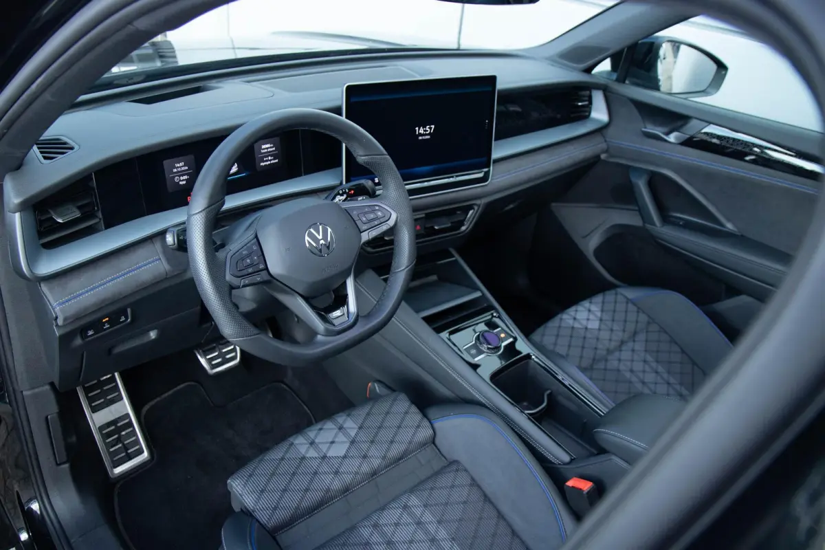 1.5 eHybrid 272pk R-Line Edition | SoH 100% | Panoramadak | Trekhaak Uitklapbaar | Head-up Display