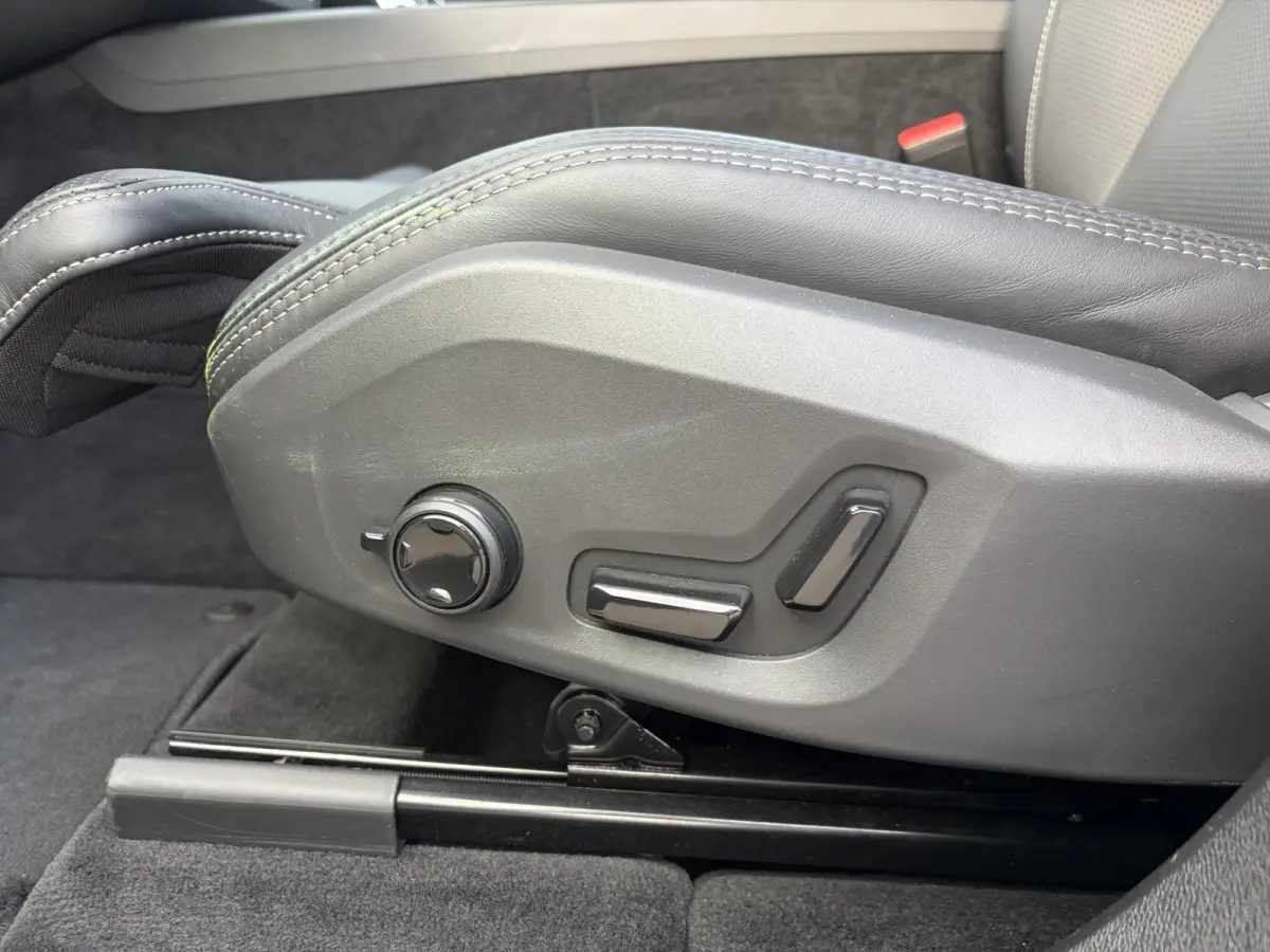 2.0 T6 Plug-in hybrid AWD Plus Black Edition NAPPALEDER + STOELVENTILATIE| HARMAN KARDON| PANO| 360 CAMERA| MEMORY STOELEN|