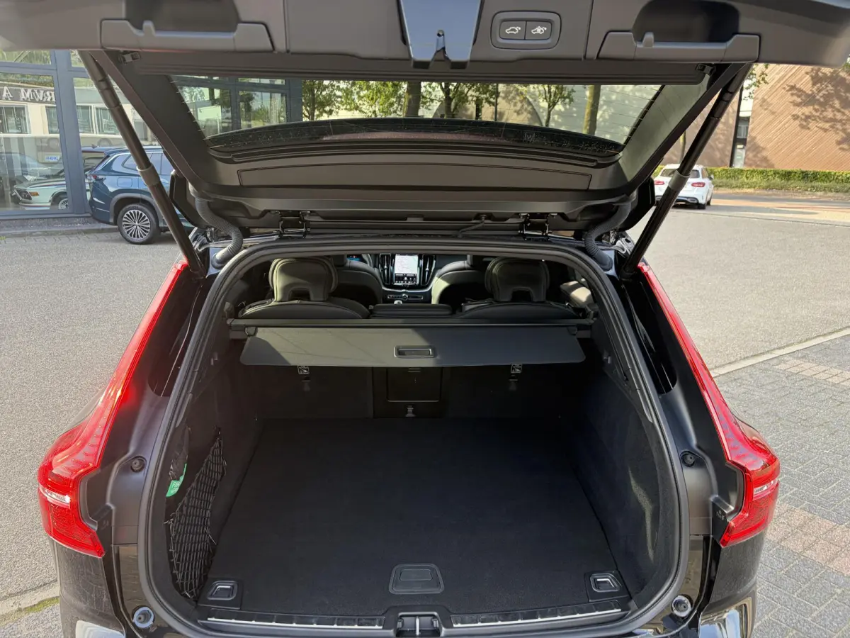 2.0 T6 Plug-in hybrid AWD Plus Black Edition NAPPALEDER + STOELVENTILATIE| HARMAN KARDON| PANO| 360 CAMERA| MEMORY STOELEN|
