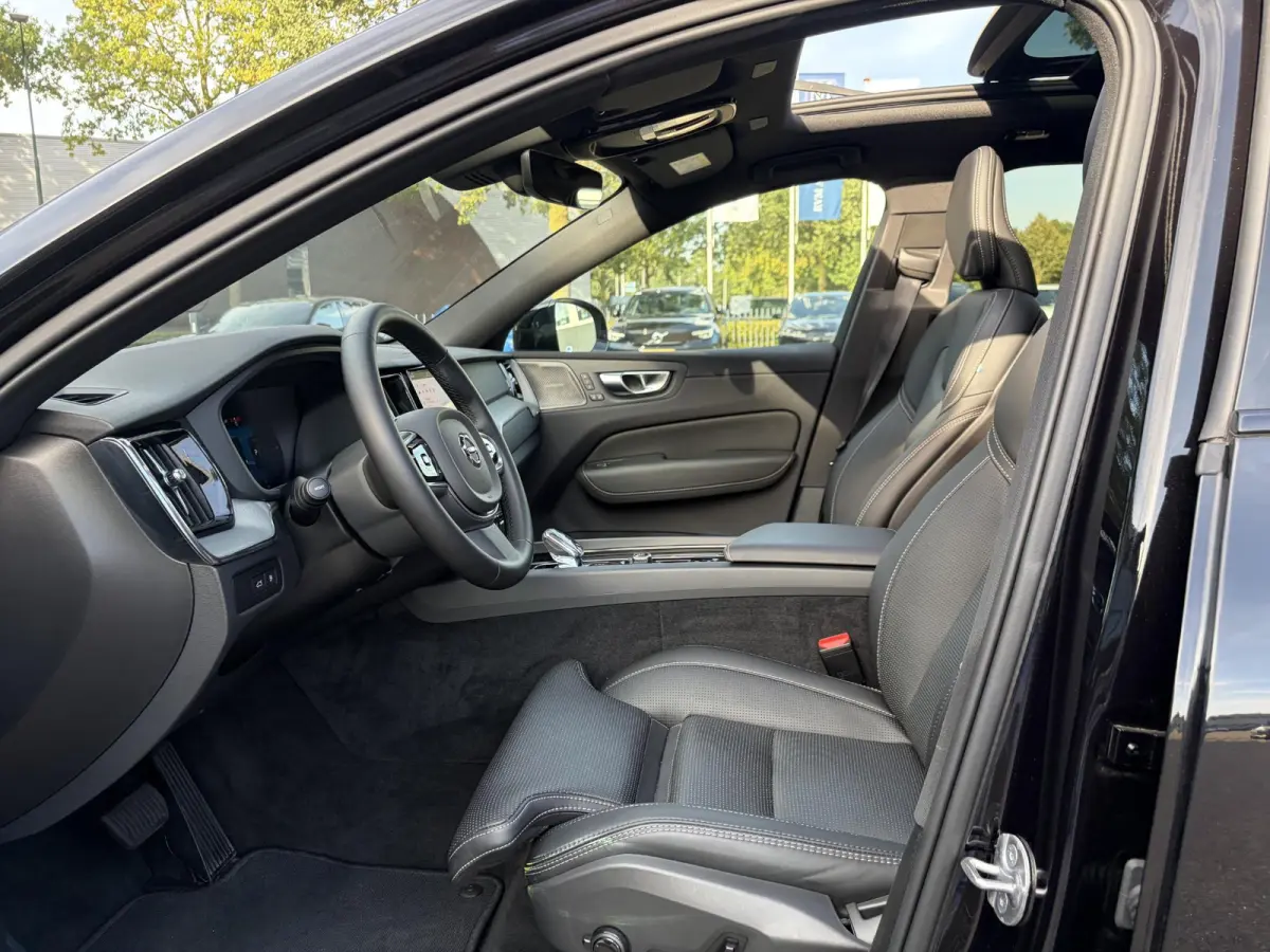 2.0 T6 Plug-in hybrid AWD Plus Black Edition NAPPALEDER + STOELVENTILATIE| HARMAN KARDON| PANO| 360 CAMERA| MEMORY STOELEN|