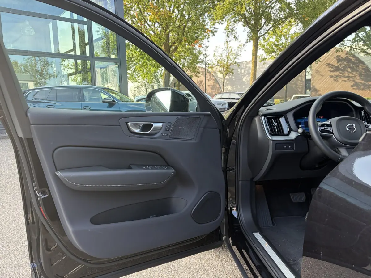2.0 T6 Plug-in hybrid AWD Plus Black Edition NAPPALEDER + STOELVENTILATIE| HARMAN KARDON| PANO| 360 CAMERA| MEMORY STOELEN|