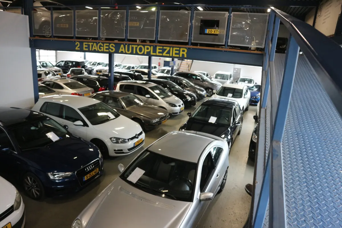 118i High Exe + ORG NED + AUTOMAAT + LEER + 12 MAANDEN GARANTIE ! ! !