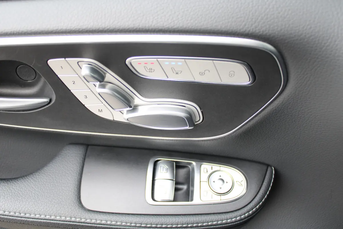 300d / AMG / 4-Matic / DC / Luchtvering / Pano / Elec Stoelen / Burmester / Vol Opties / NIEUWSTAAT.