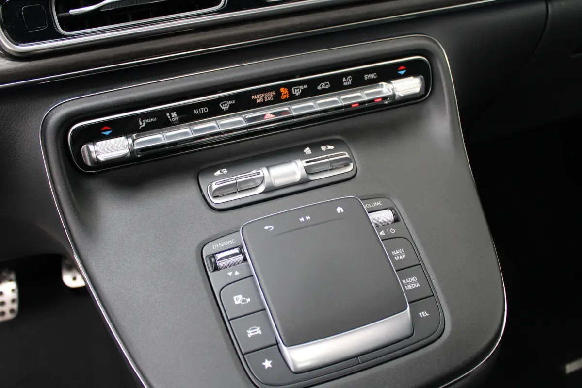 300d / AMG / 4-Matic / DC / Luchtvering / Pano / Elec Stoelen / Burmester / Vol Opties / NIEUWSTAAT.