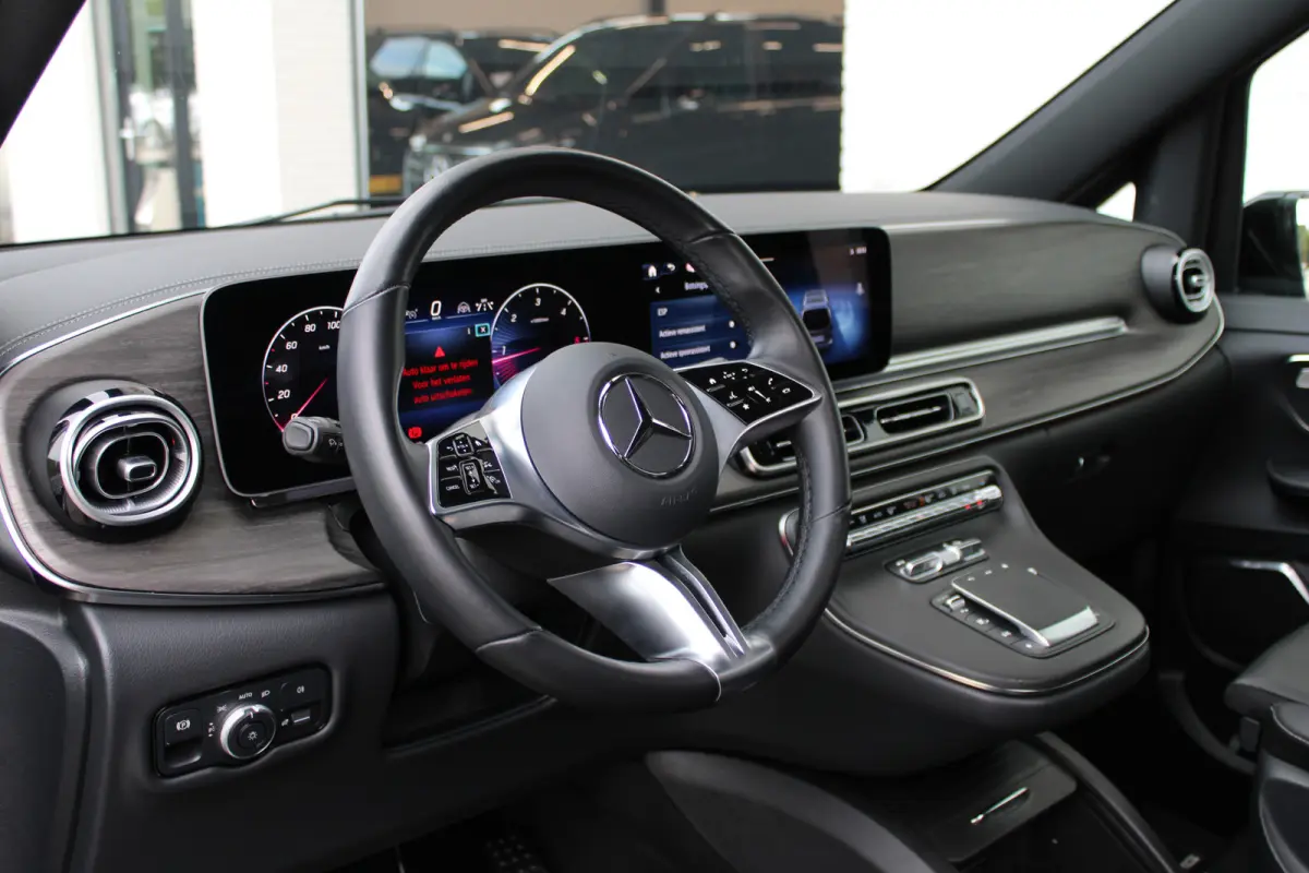 300d / AMG / 4-Matic / DC / Luchtvering / Pano / Elec Stoelen / Burmester / Vol Opties / NIEUWSTAAT.
