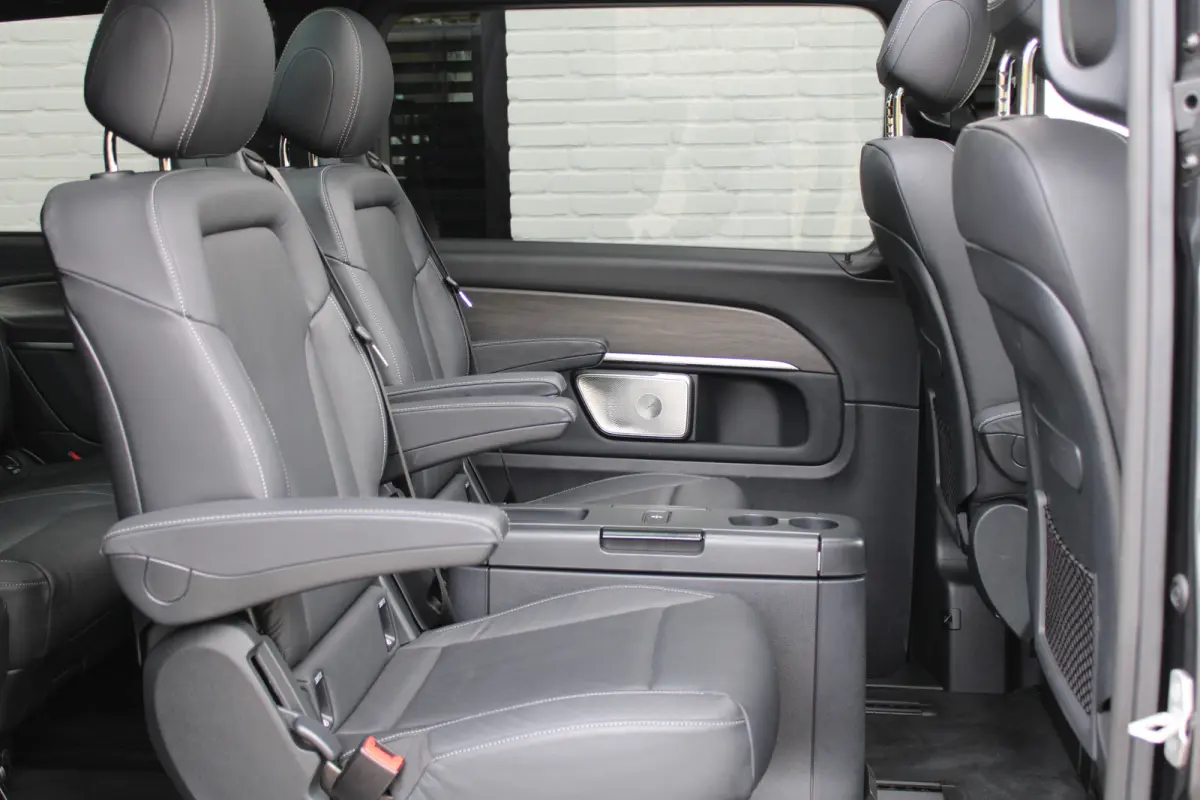 300d / AMG / 4-Matic / DC / Luchtvering / Pano / Elec Stoelen / Burmester / Vol Opties / NIEUWSTAAT.