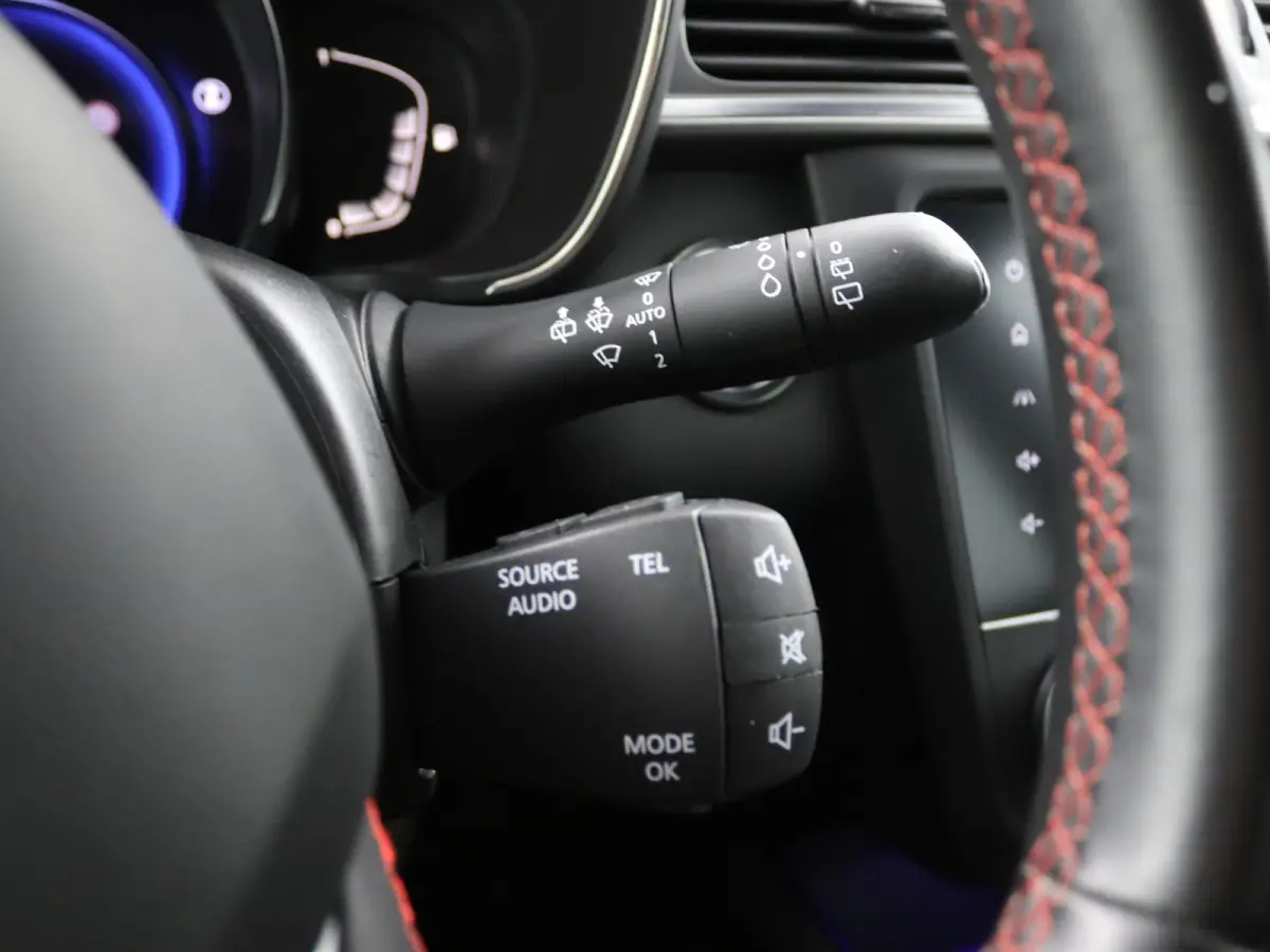 TCe 160 EDC GPF Black Edition | AUTOMAAT | Trekhaak | Voorruitverw. | Parkeercamera |